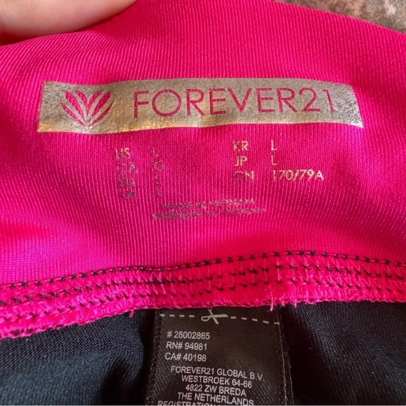 Like New Forever 21 Atheltic Workout  Stretchy Capri Pants Black Pink Band Sz L - Picture 9 of 10
